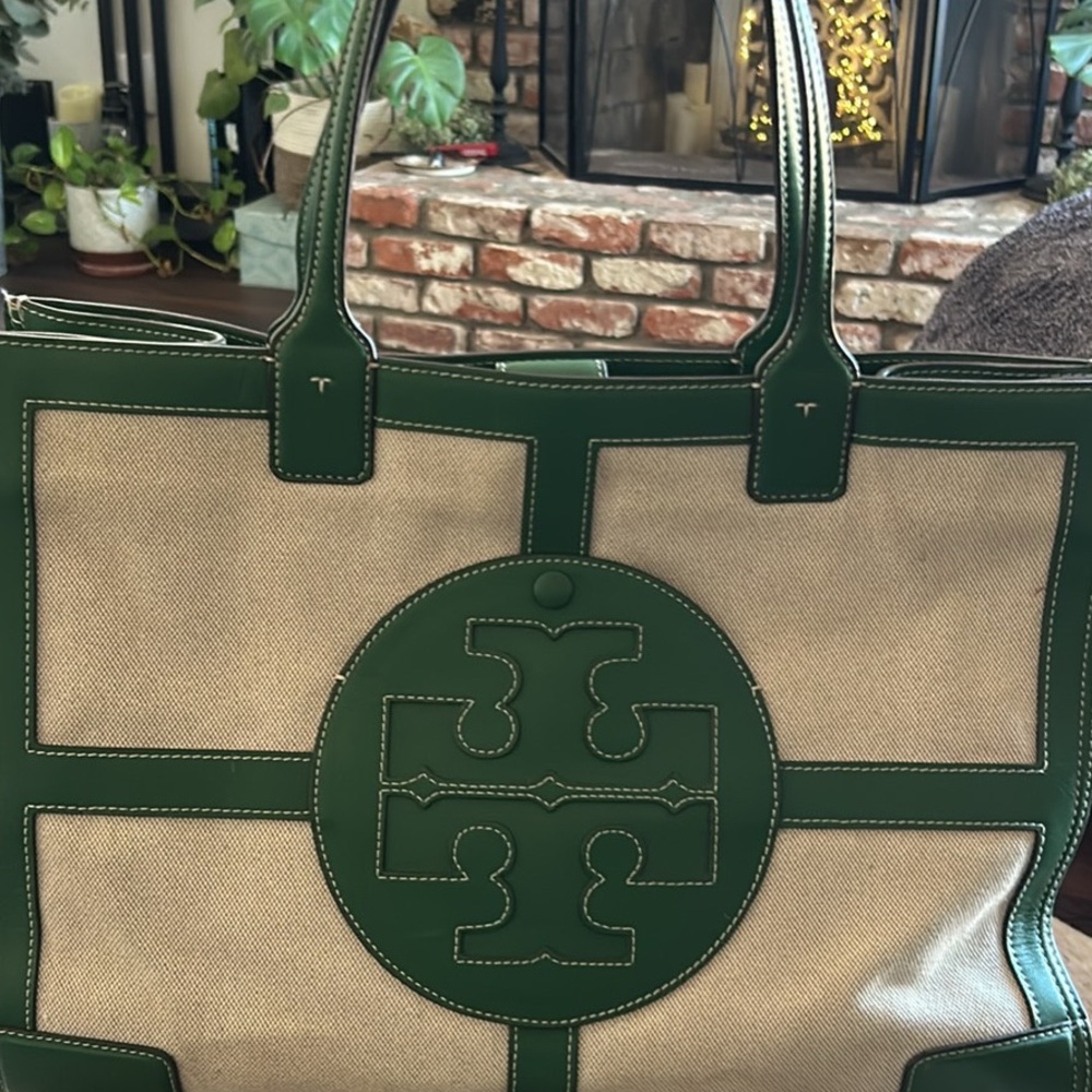 ♦️♦️ RARE!!!  AUTHENTIC TORY BURCH KELLY GREEN QUADRANT TOTE ♦️♦️